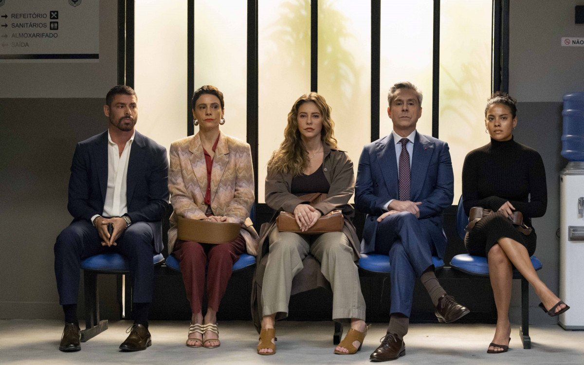 César (Cauã Reymond), Celina (Malu Galli), Heleninha (Paolla Oliveira), Marco Aurélio (Alexandre Nero) e Fátima (Bella Campos) -  Globo |  Manoella Mello