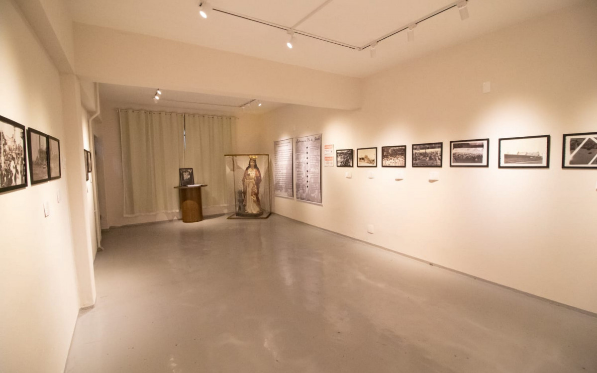 Exposição \'Memórias de Bárbara\' está disponível na Sala Mazzarello da paróquia