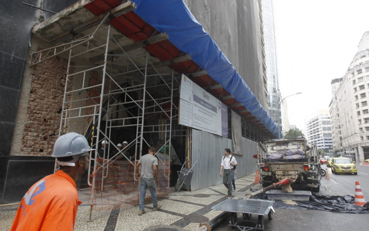 Obras seguem a todo vapor na Avenida Graça Aranha