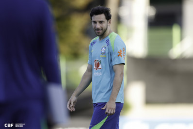 Carlos Augusto vê concorrência como ponto positivo na Seleção: 'Faz bem'
