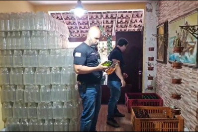 Polícia apreende centenas de bebidas em operação contra depósitos clandestinos