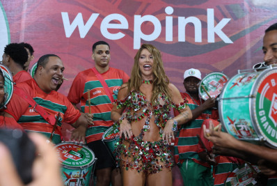 Virginia samba em ensaio da Grande Rio depois de confirmar fim do romance com Vini Jr.