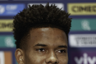 Com forte concorrência na Seleção, Estêvão aposta na versatilidade