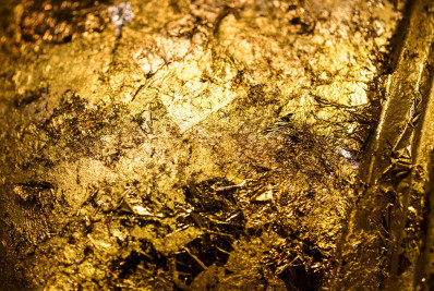 Preço do ouro supera 4 mil dólares por onça pela primeira vez; entenda a medida