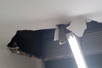 Vídeo: Teto desaba em quarto do Hospital da PM onde paciente e acompanhante dormiam
