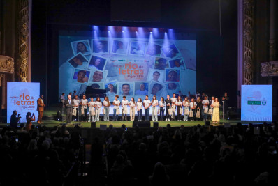 Estudantes de Petrópolis são premiados no Rio de Letras, da Firjan SESI, no Theatro Municipal