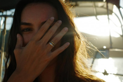 Marina Moschen anuncia noivado com Emília Sauaia