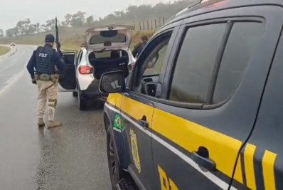 PRF e PF apreendem homem com mais de dez quilos de cocaína em Silva Jardim