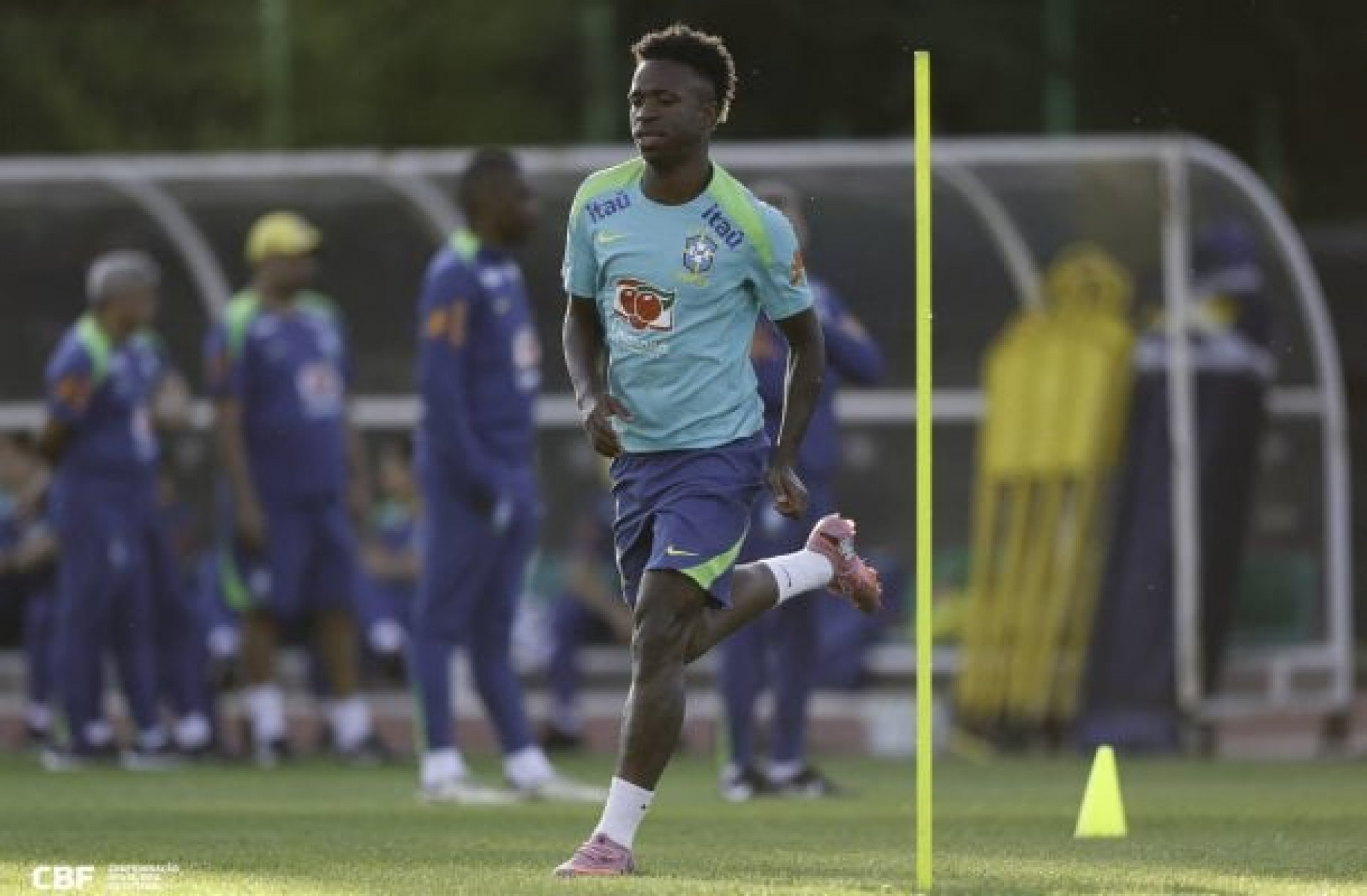 Seleção treina com formação ofensiva para jogo contra a Coreia do Sul