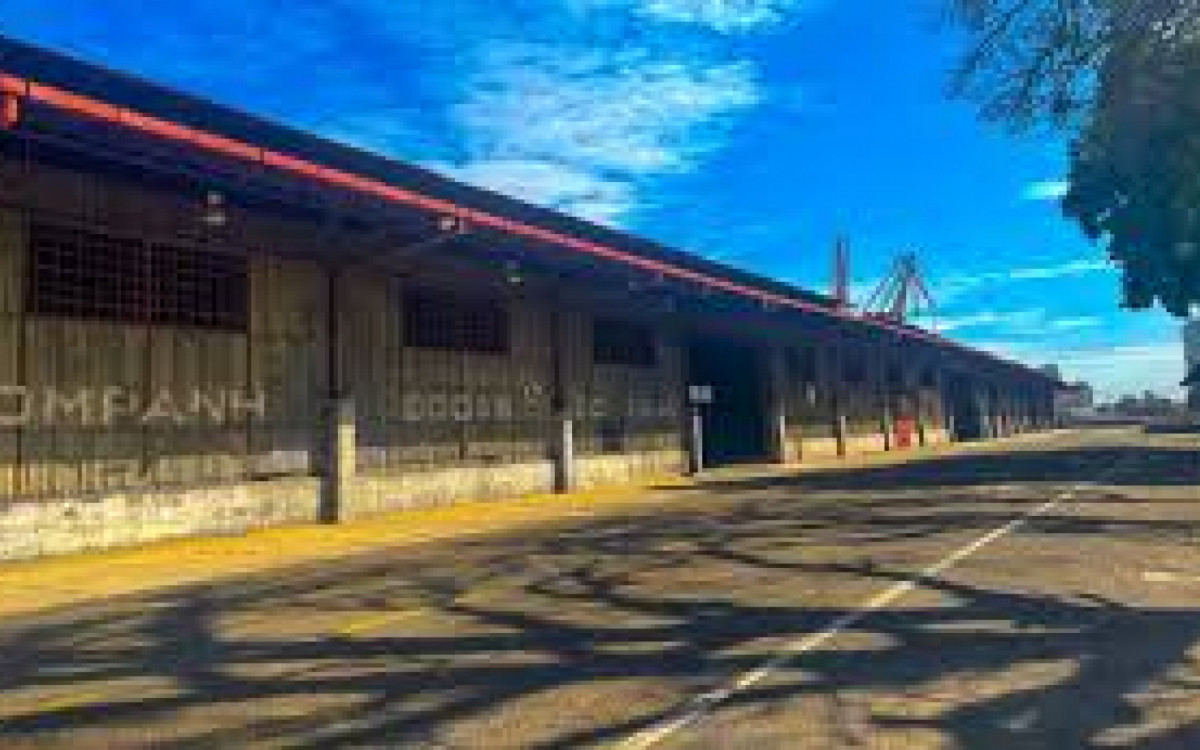 Armazéns portuários históricos transformados em hotel de luxo