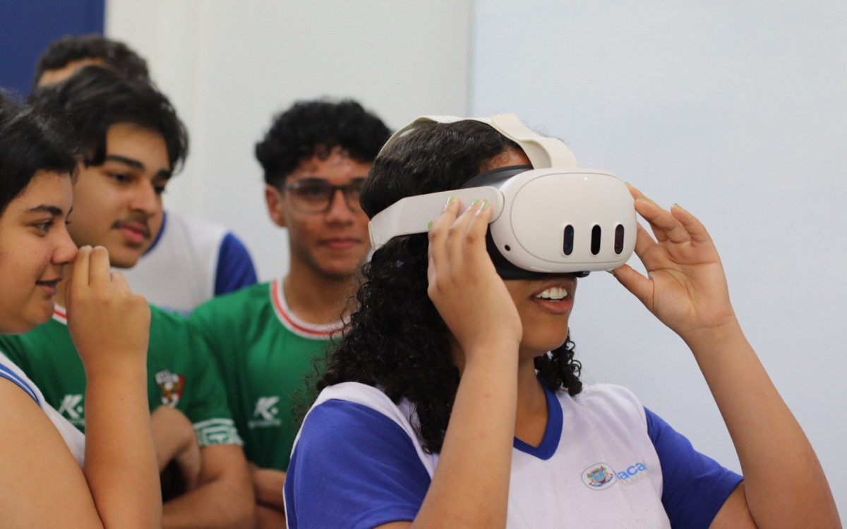 Estudantes participaram de experiências imersivas em realidade virtual e atividades de inovação durante o workshop