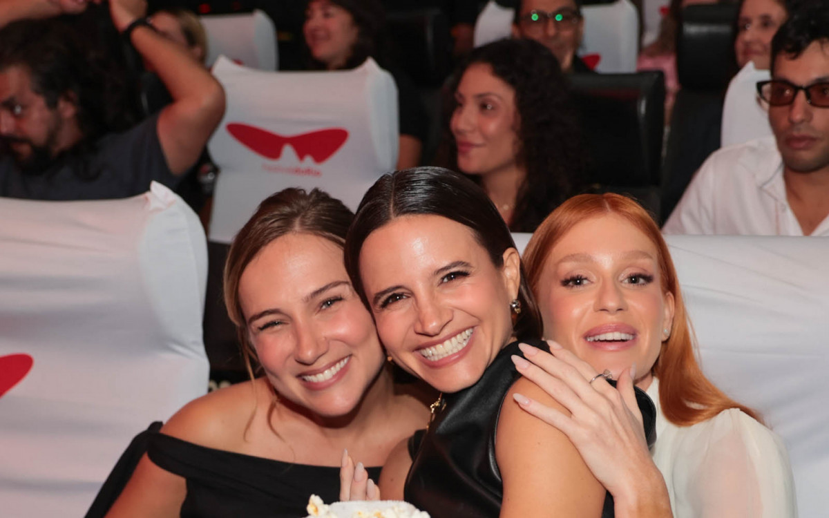 Carol Garcia, Bianca Comparato e Marina Ruy Barbosa posam juntinhas na pré-estreia da minissérie 'Tremembé'