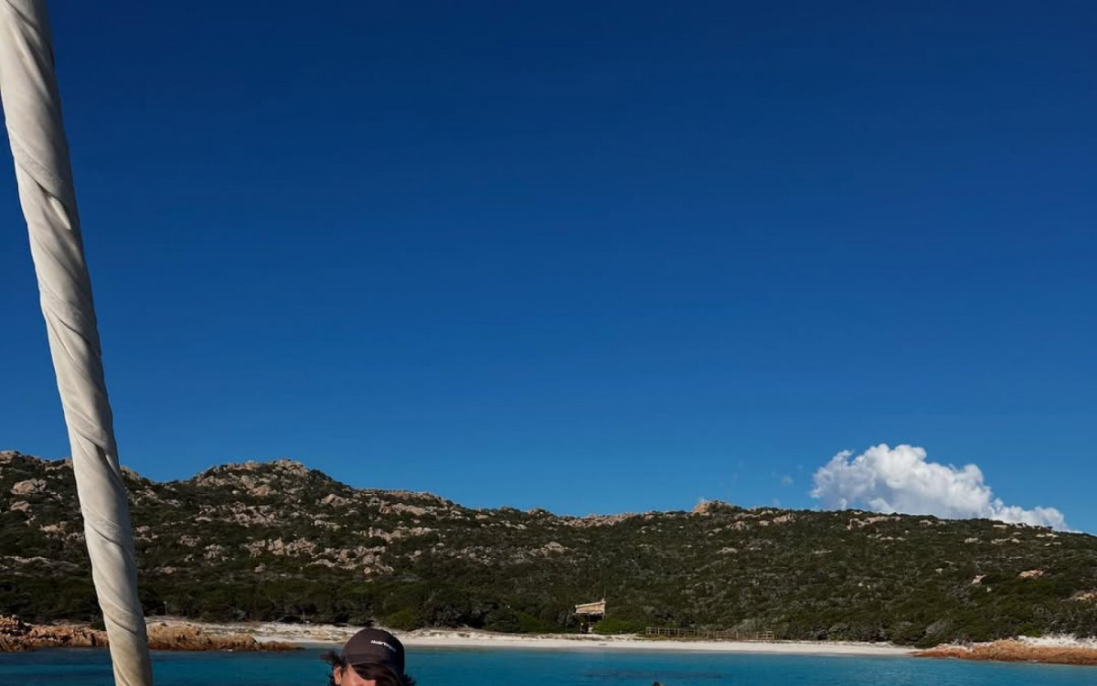 Agatha Moreira e Rodrigo Simas passeiam de barco com amigos na It&aacute;lia 