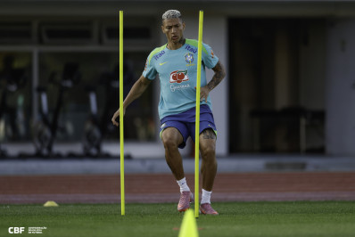 De olho na Copa, Richarlison rejeita equipe dos EUA e fica no Tottenham