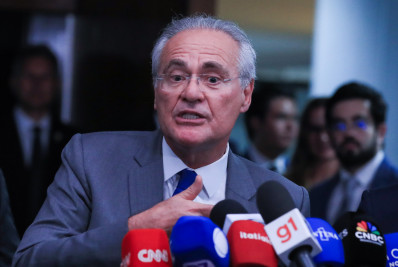 Líder do governo Lula no Congresso cita Pacheco e Messias para sucessão de Barroso no STF