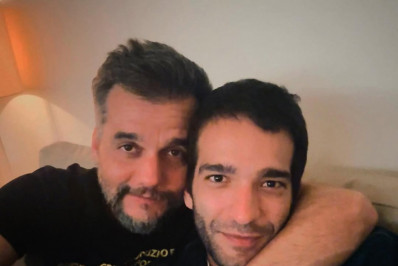 Humberto Carrão posa abraçado com Wagner Moura e fãs reagem: 'Significado de tanto faz'