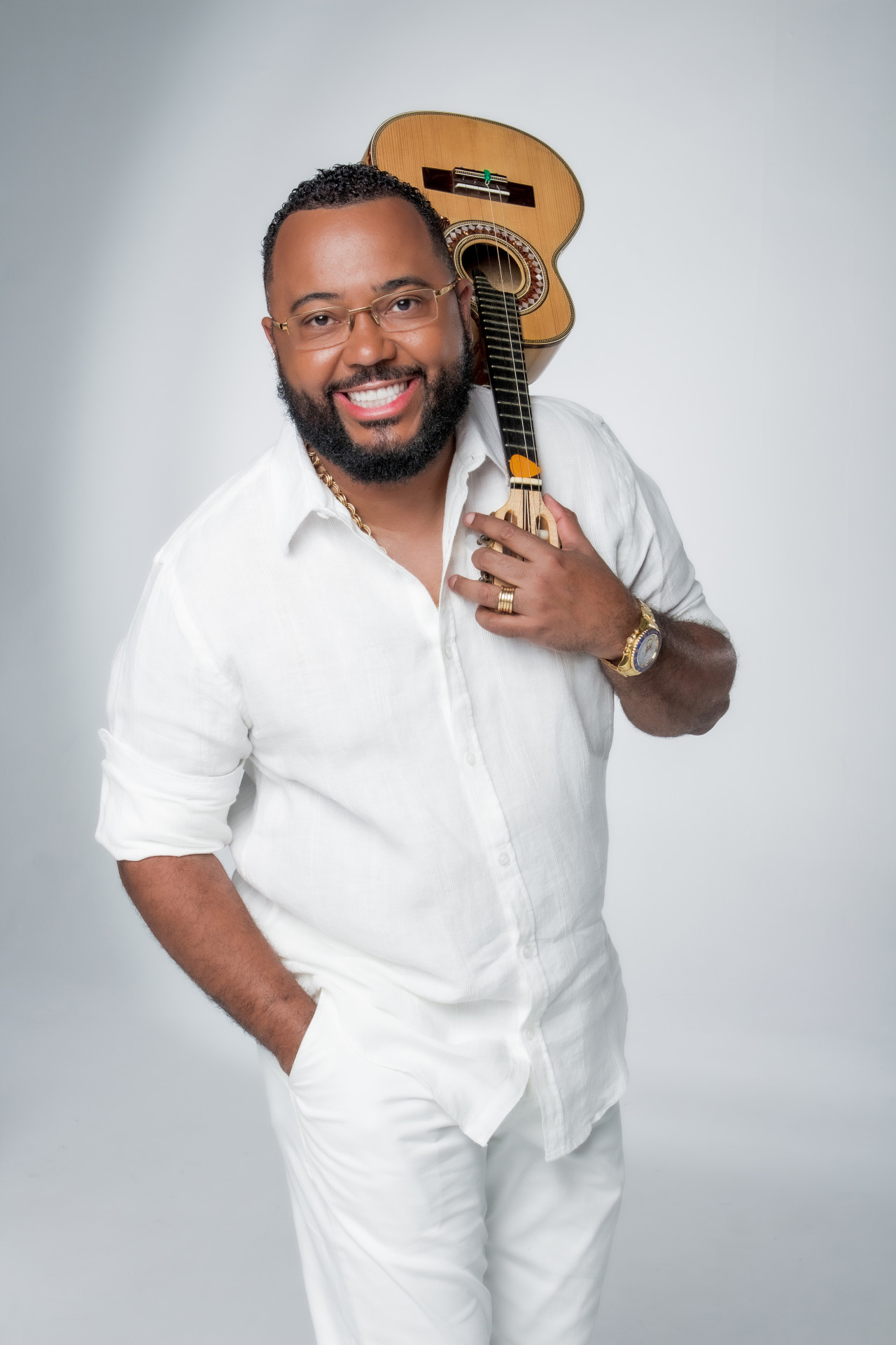 Cantor Dudu Nobre vai se apresentar na quadra da Unidos do Jacarezinho - Divulgação