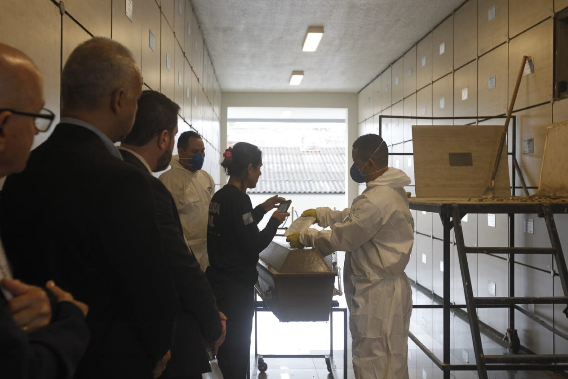 Polícia Civil realiza exumação de corpo de Neil Corrêa da Silva no Cemitério Memorial do Rio - Reginaldo Pimenta / Agência O Dia