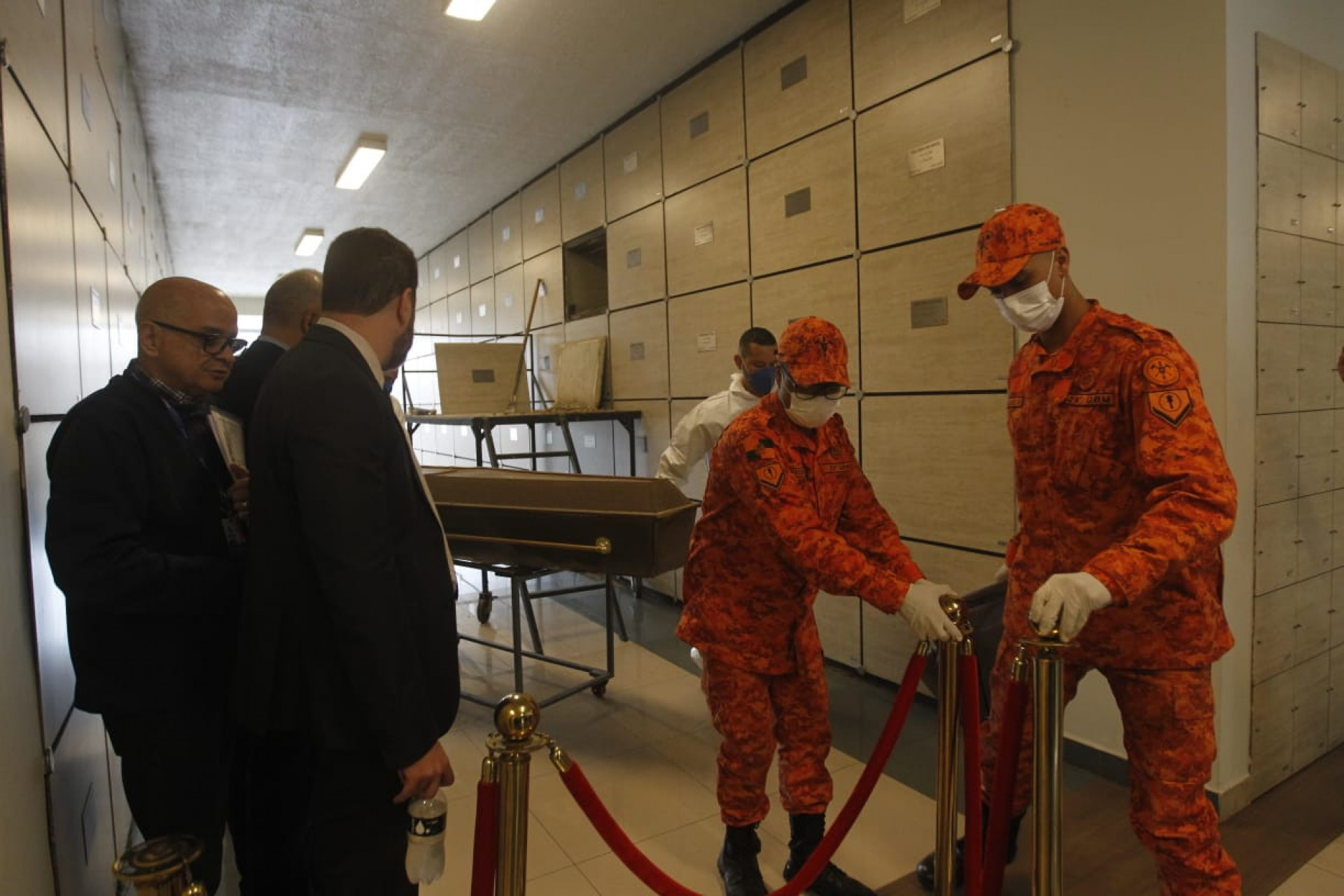 Polícia Civil realiza exumação de corpo de Neil Corrêa da Silva no Cemitério Memorial do Rio - Reginaldo Pimenta / Agência O Dia