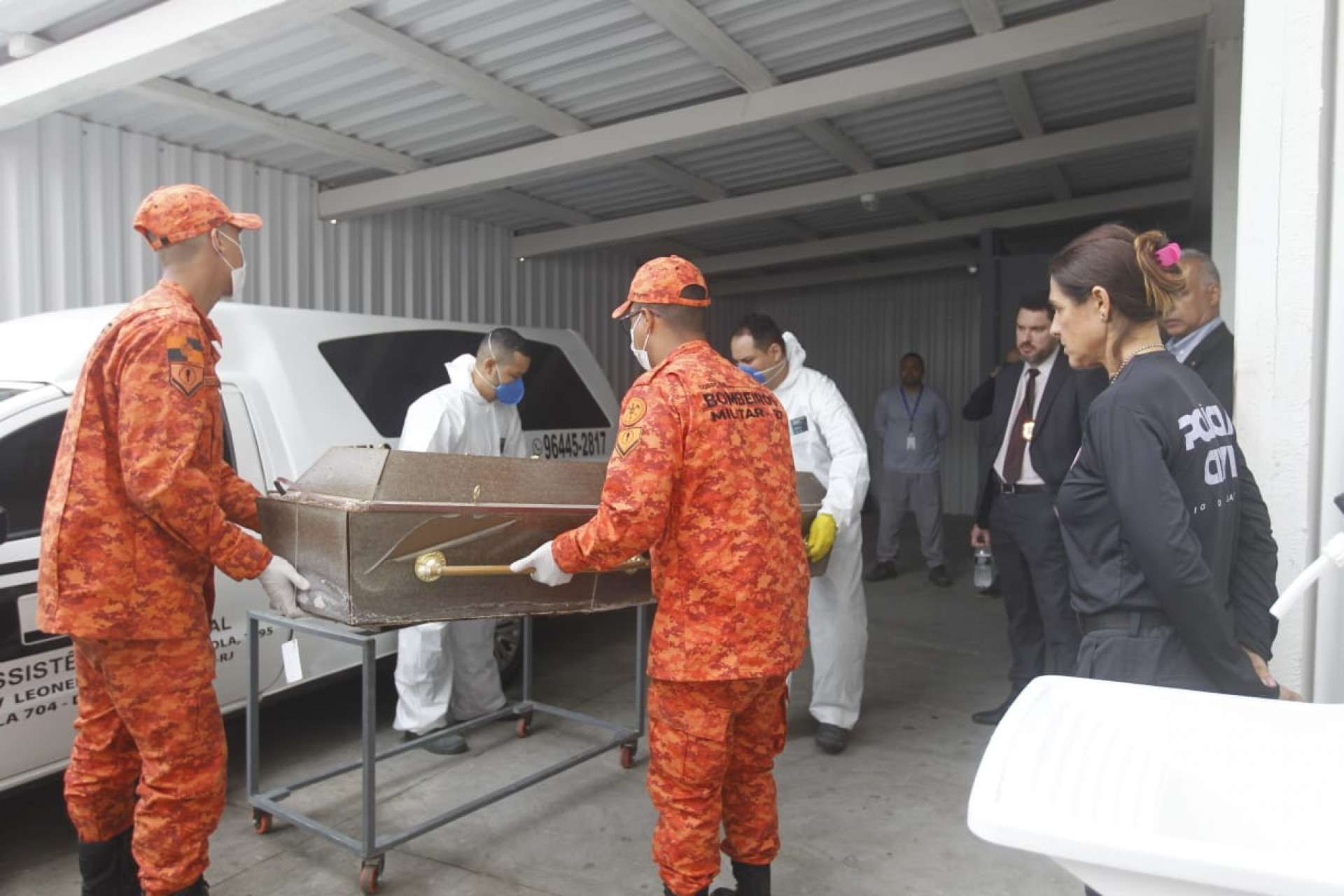 Polícia Civil realiza exumação de corpo de Neil Corrêa da Silva no Cemitério Memorial do Rio - Reginaldo Pimenta / Agência O Dia