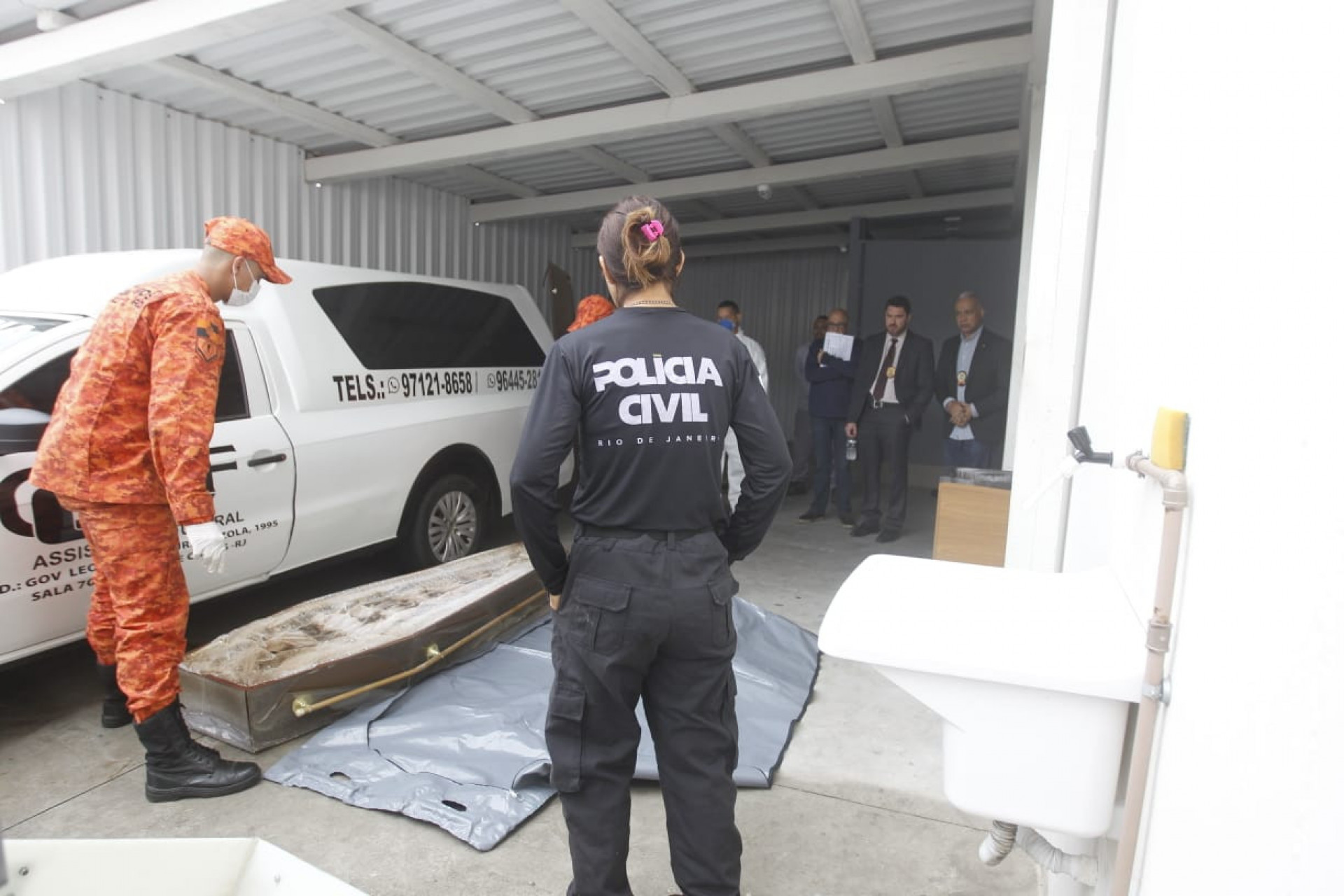 Polícia Civil realiza exumação de corpo de Neil Corrêa da Silva no Cemitério Memorial do Rio - Reginaldo Pimenta / Agência O Dia