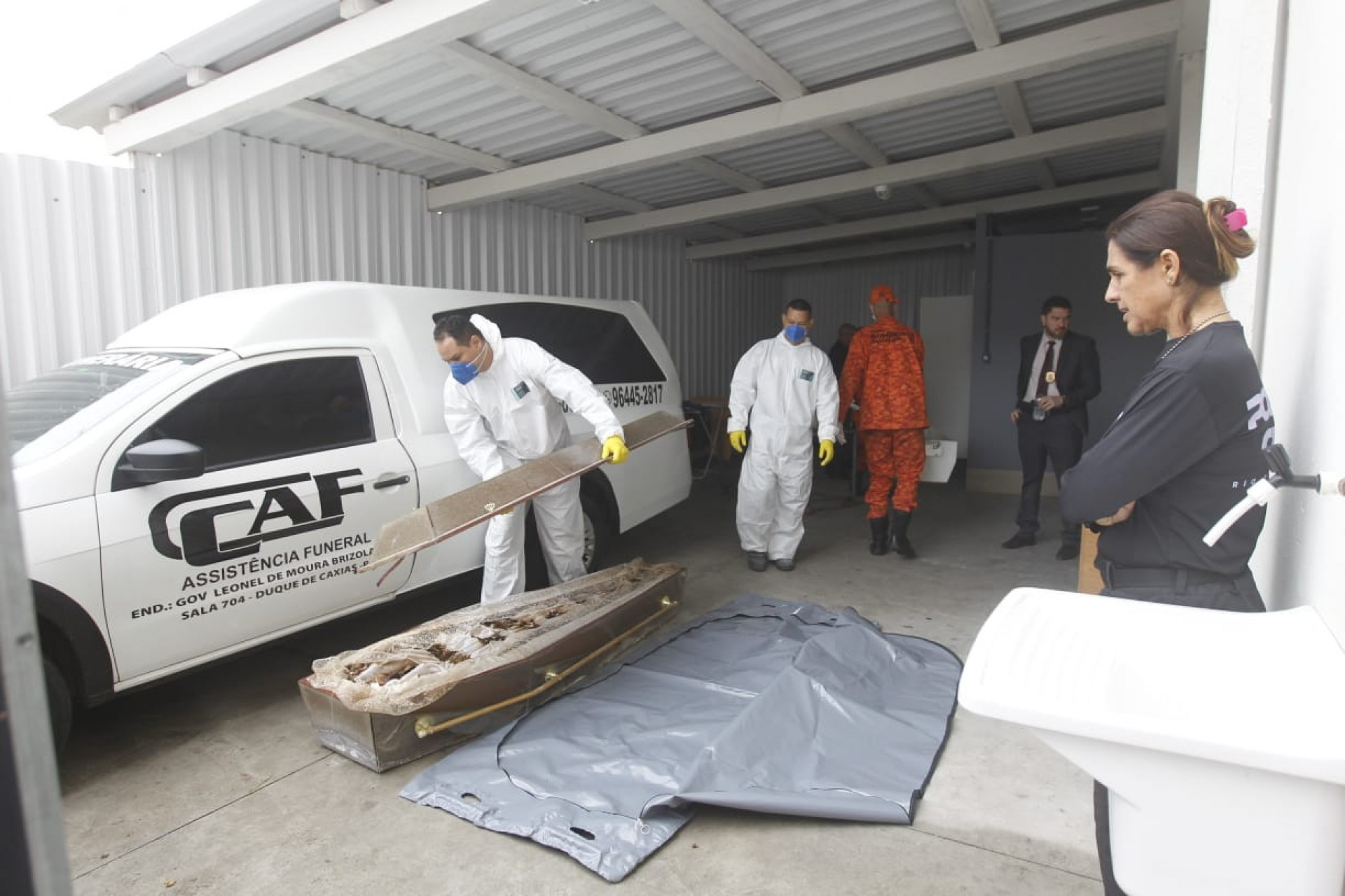 Polícia Civil realiza exumação de corpo de Neil Corrêa da Silva no Cemitério Memorial do Rio - Reginaldo Pimenta / Agência O Dia