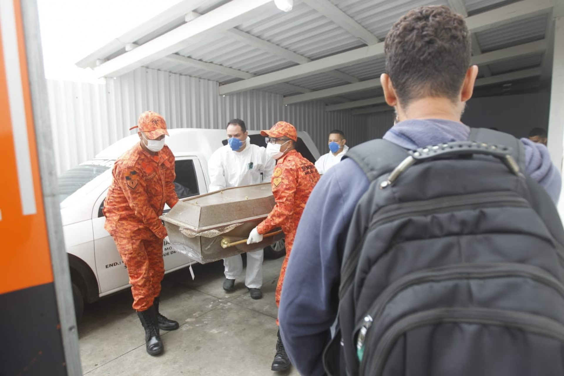 Polícia Civil realiza exumação de corpo de Neil Corrêa da Silva no Cemitério Memorial do Rio - Reginaldo Pimenta / Agência O Dia