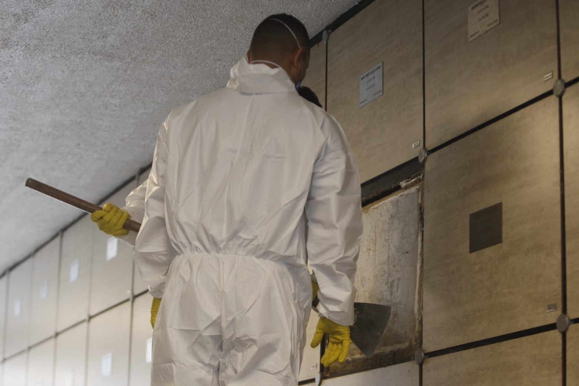 Polícia Civil realiza exumação de corpo de Neil Corrêa da Silva no Cemitério Memorial do Rio - Reginaldo Pimenta / Agência O Dia