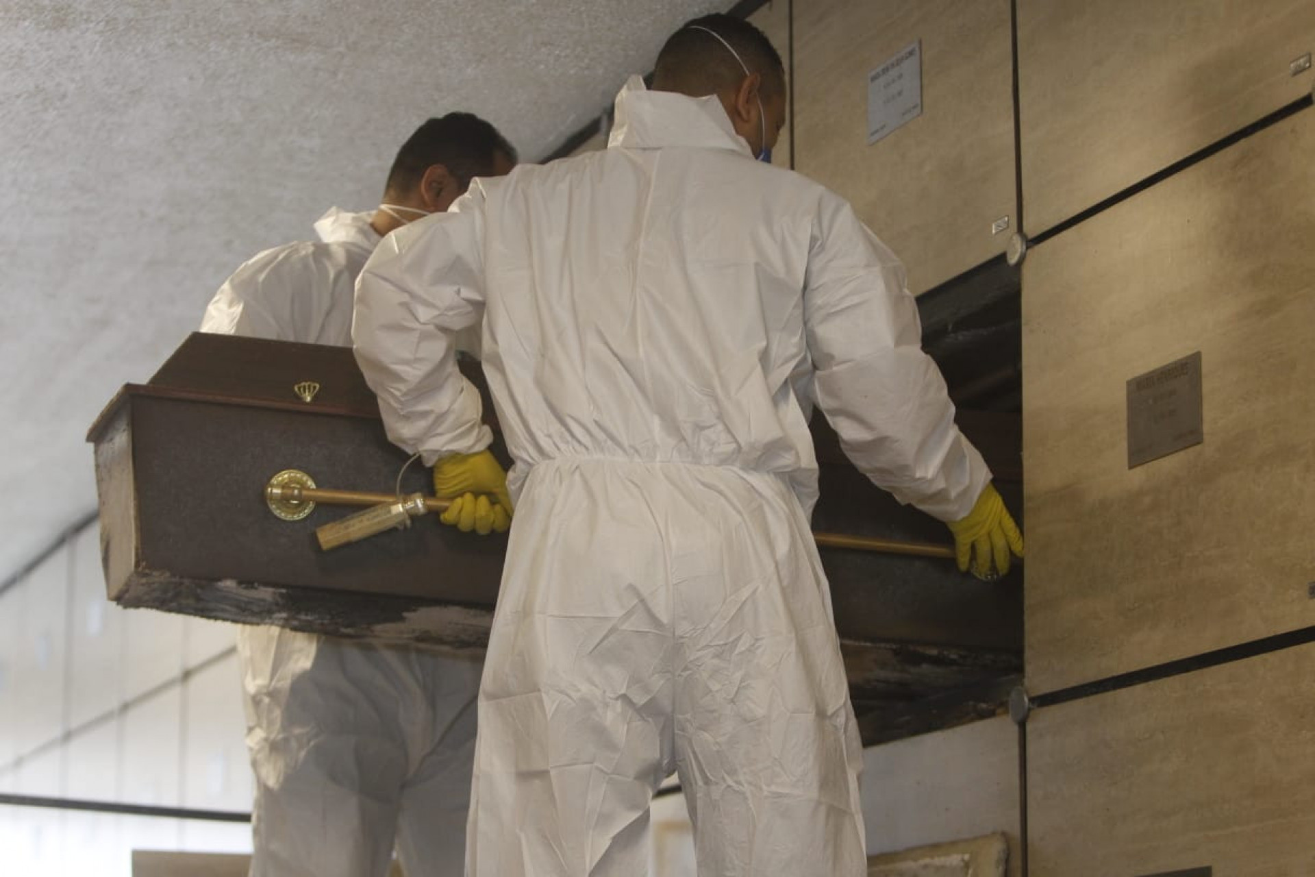 Polícia Civil realiza exumação de corpo de Neil Corrêa da Silva no Cemitério Memorial do Rio - Reginaldo Pimenta / Agência O Dia