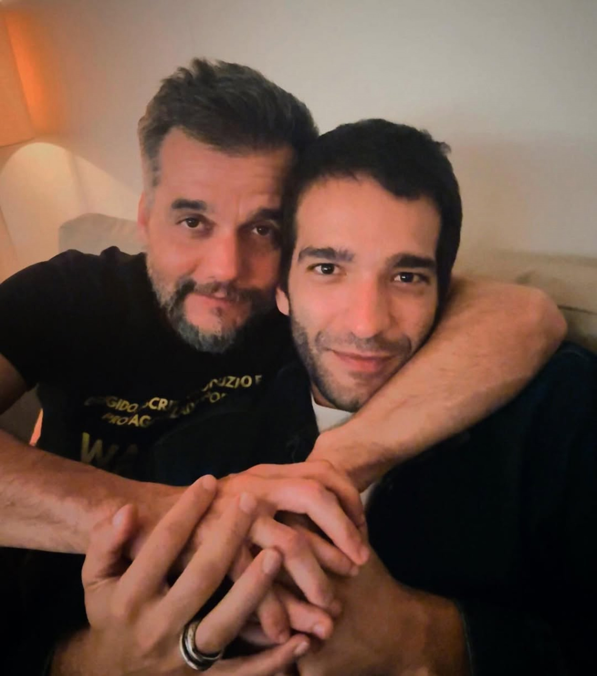 Humberto Carrão posa abraçado com Wagner Moura - Reprodução / Instagram