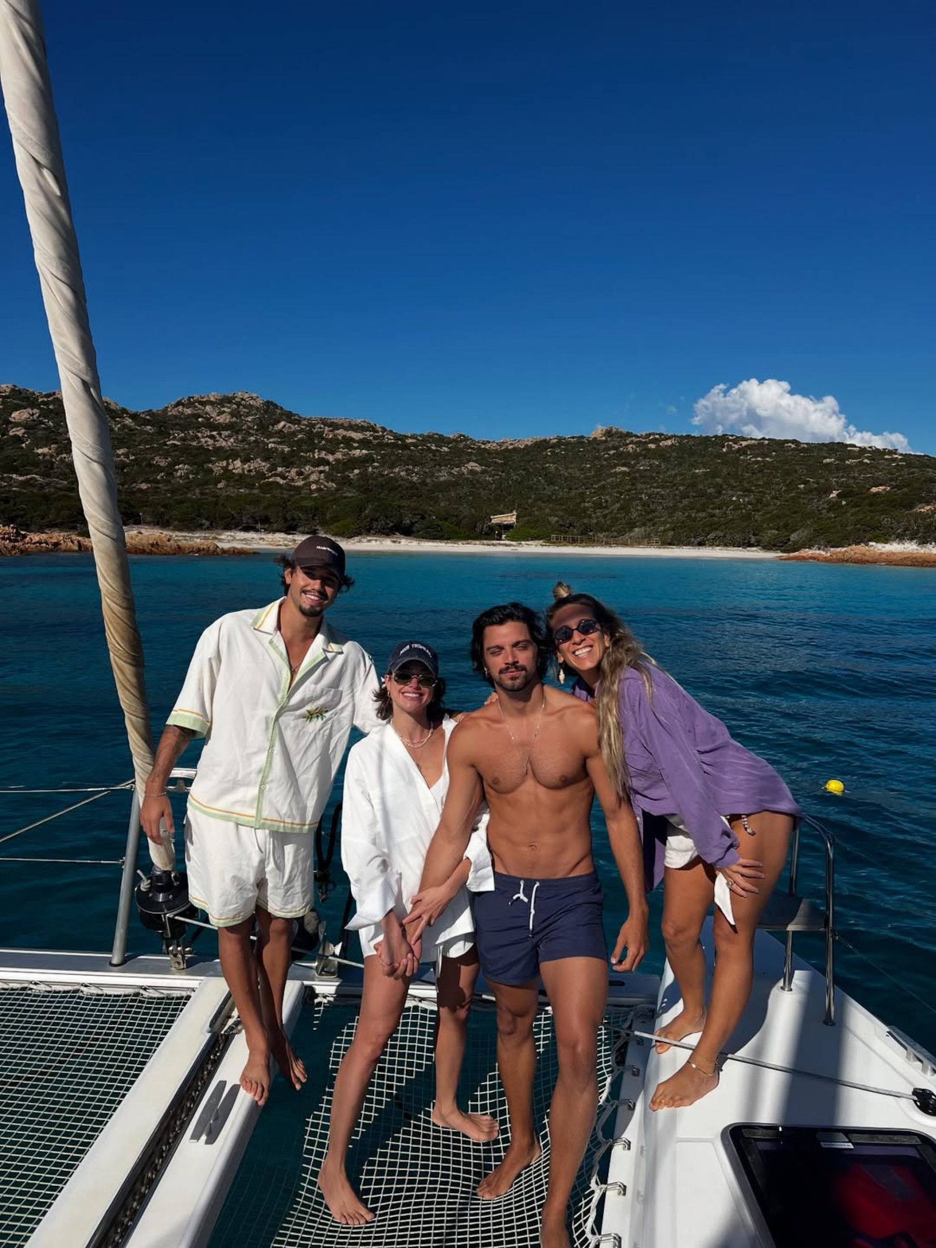 Agatha Moreira e Rodrigo Simas passeiam de barco com amigos na Itália  - Reprodução / Instagram