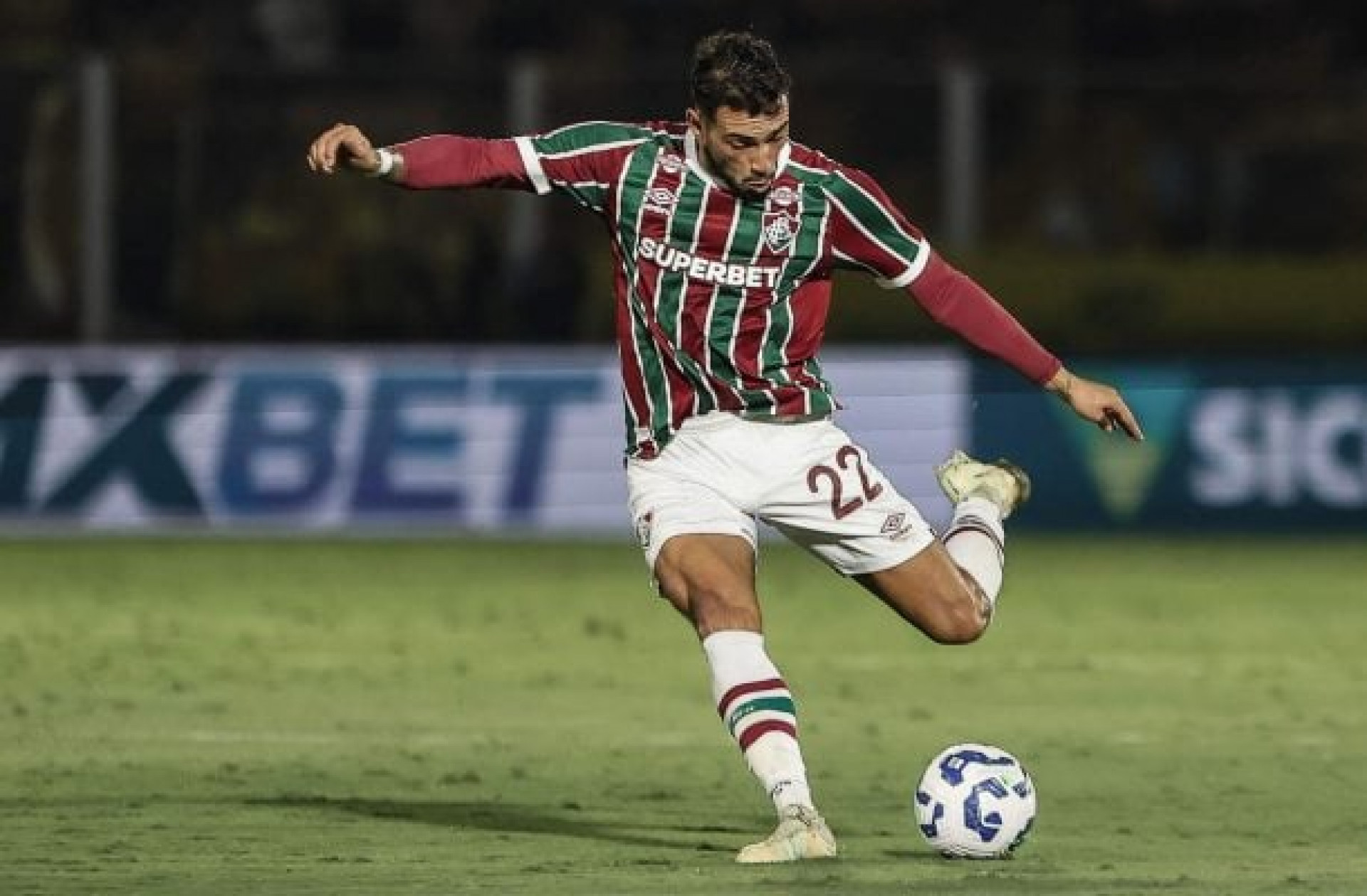 Freytes sofre com oscilação, mas ainda tem moral no Fluminense