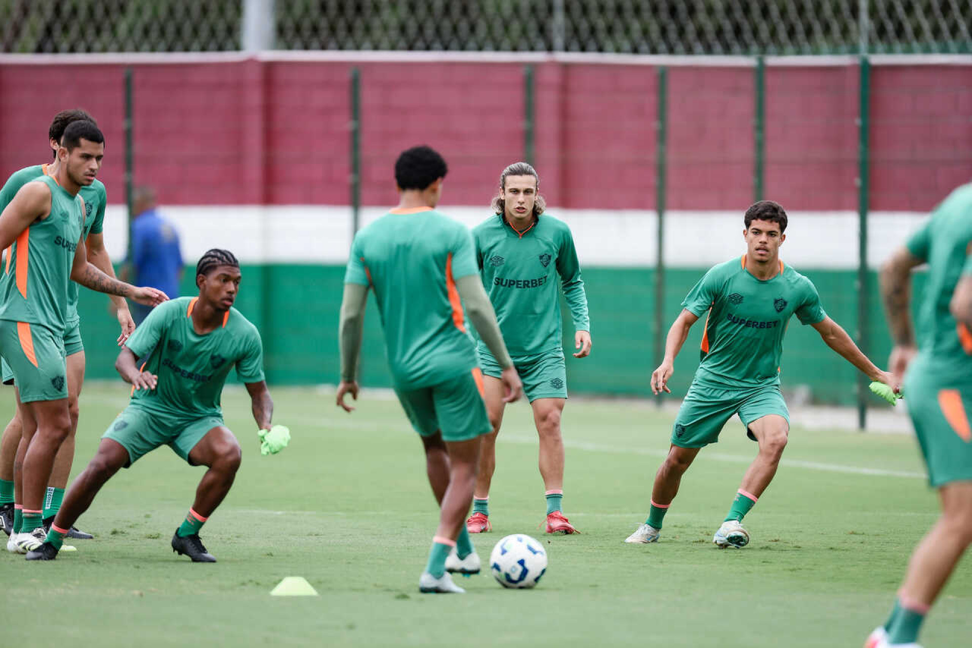 Zubeldía terá primeira semana completa de treinos pelo Fluminense