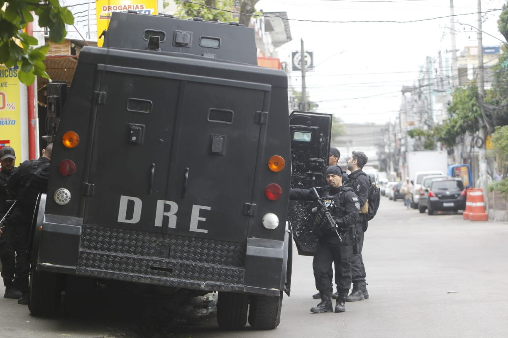 Policiais civis e militares atuam em bairros da Zona Sudoeste para reprimir expansão do Comando Vermelho - Reginaldo Pimenta / Agência O Dia