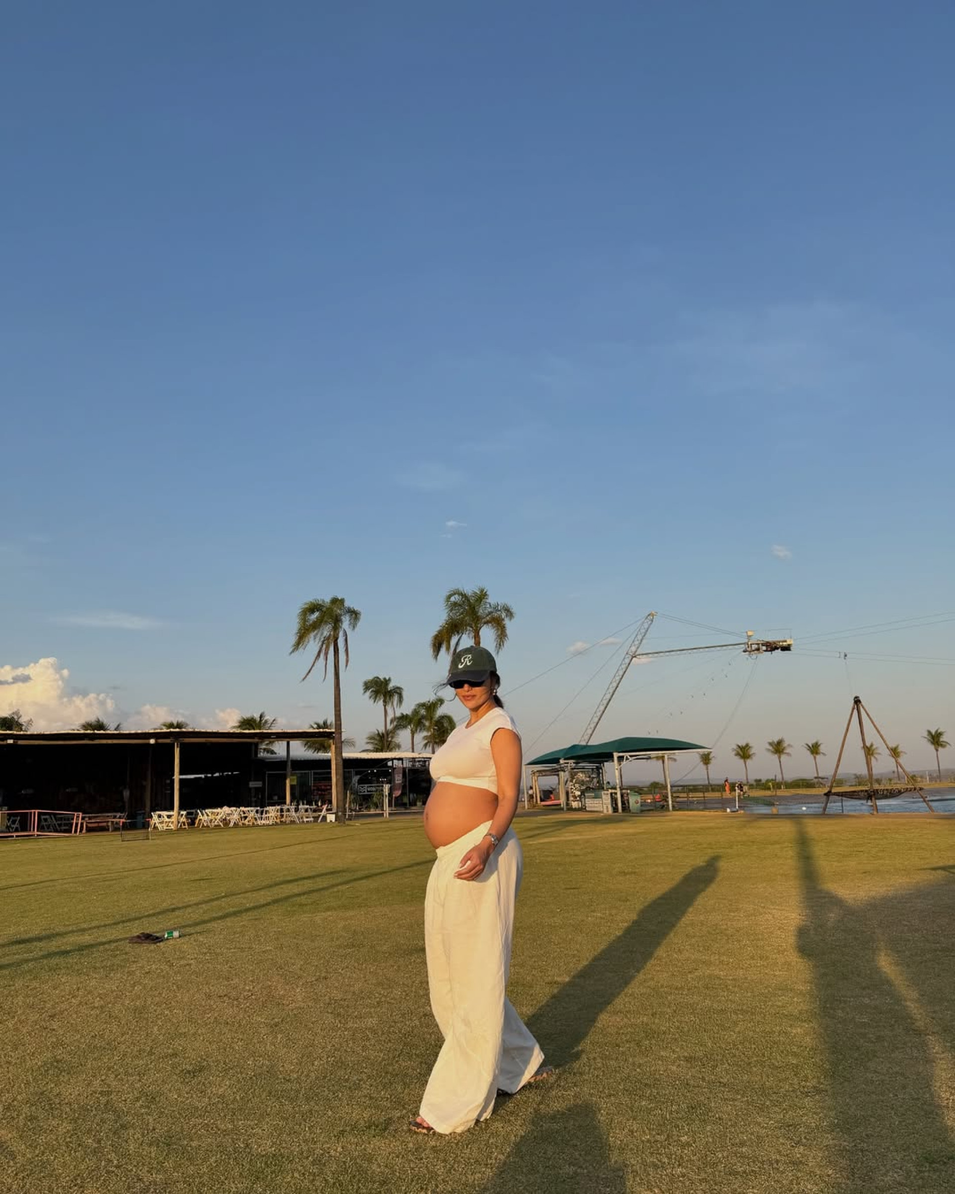 Grávida da primeira filha que se chamará Zuza, Rafa Kalimann posa para cliques mostrando o barrigão - Reprodução / Instagram