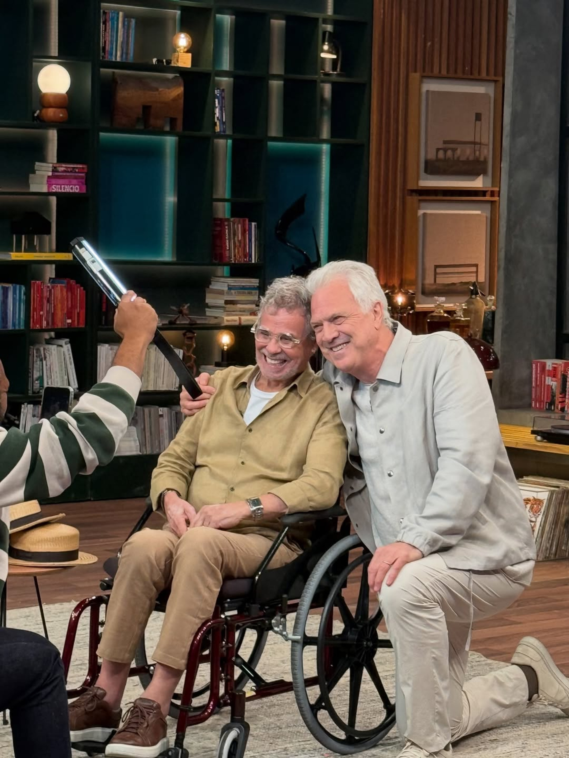 Carlinhos de Jesus é entrevistado no 'Conversa com Bial', da TV Globo - Reprodução / Instagram