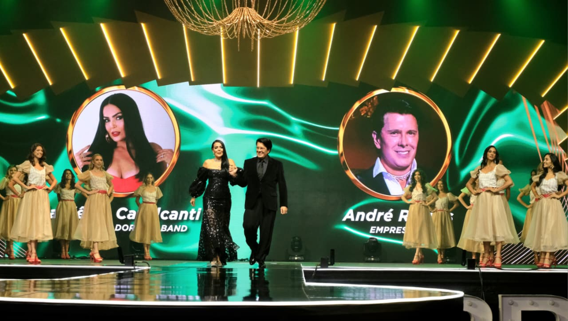 Na minha companhia na apresenta&ccedil;&atilde;o do evento, o maravilhoso Andr&eacute; Ramos - Divulga&ccedil;&atilde;o/Oficial Miss Brasil Beleza Universal