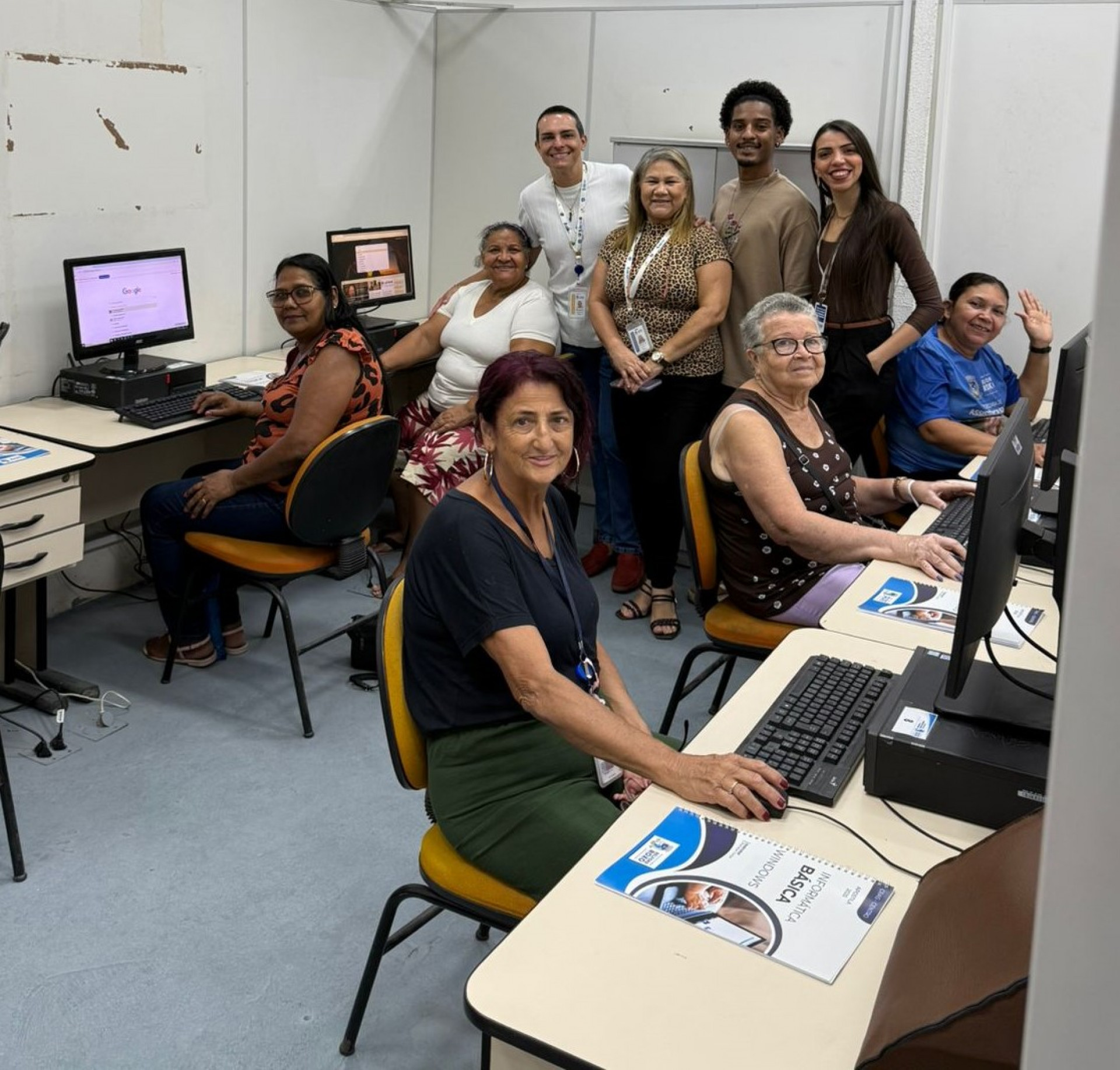 Além dos idosos, as aulas de informática, no telecentro do Cras/Centro, também são destinadas às crianças e jovens   - Divulgação / PMBR