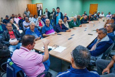 Prefeito de Meriti anuncia liberação do uso de picapes por taxistas no município