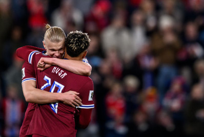 Em jogo com protesto, Haaland perde dois pênaltis e faz três em goleada da Noruega sobre Israel