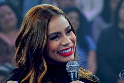 Lexa revela ter a senha do celular do marido: 'Chegamos a um acordo'