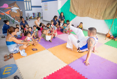 Educação de Mesquita recebe oficina de capoeira com agentes da Guarda Civil