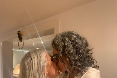 Astrid Fontenelle dá selinho em Simone: 'Poder de sedução'