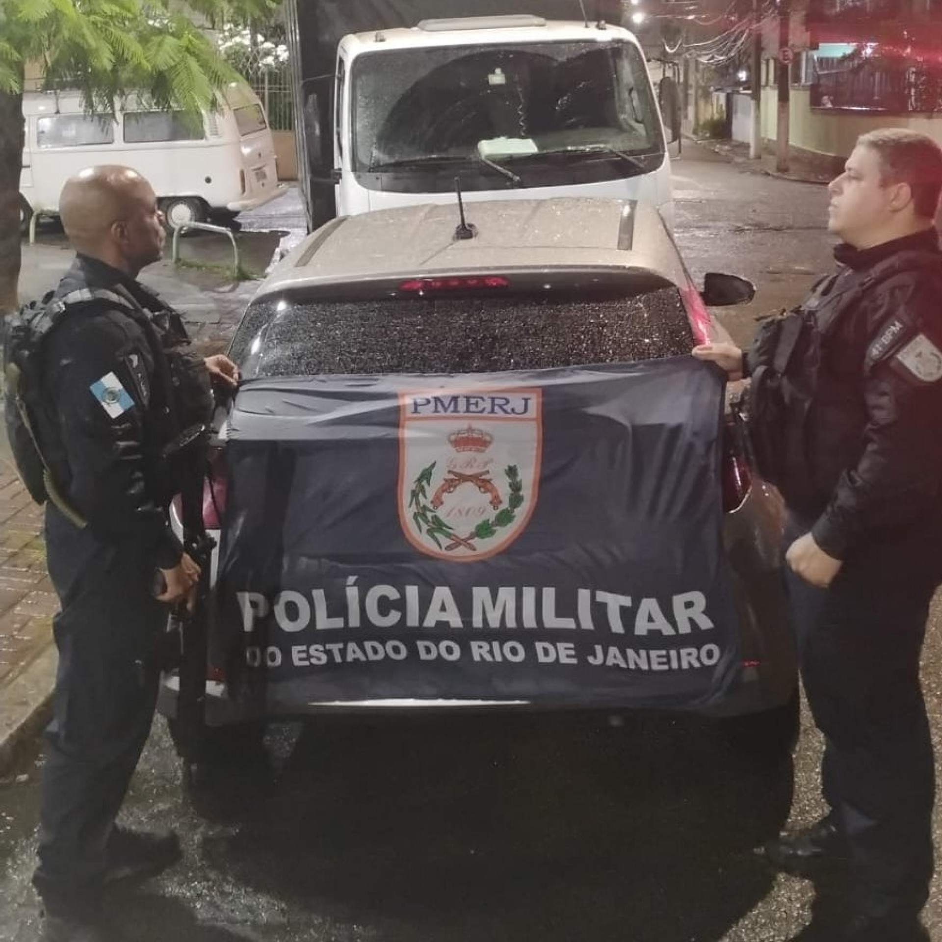 Um carro foi recuperado na ação 