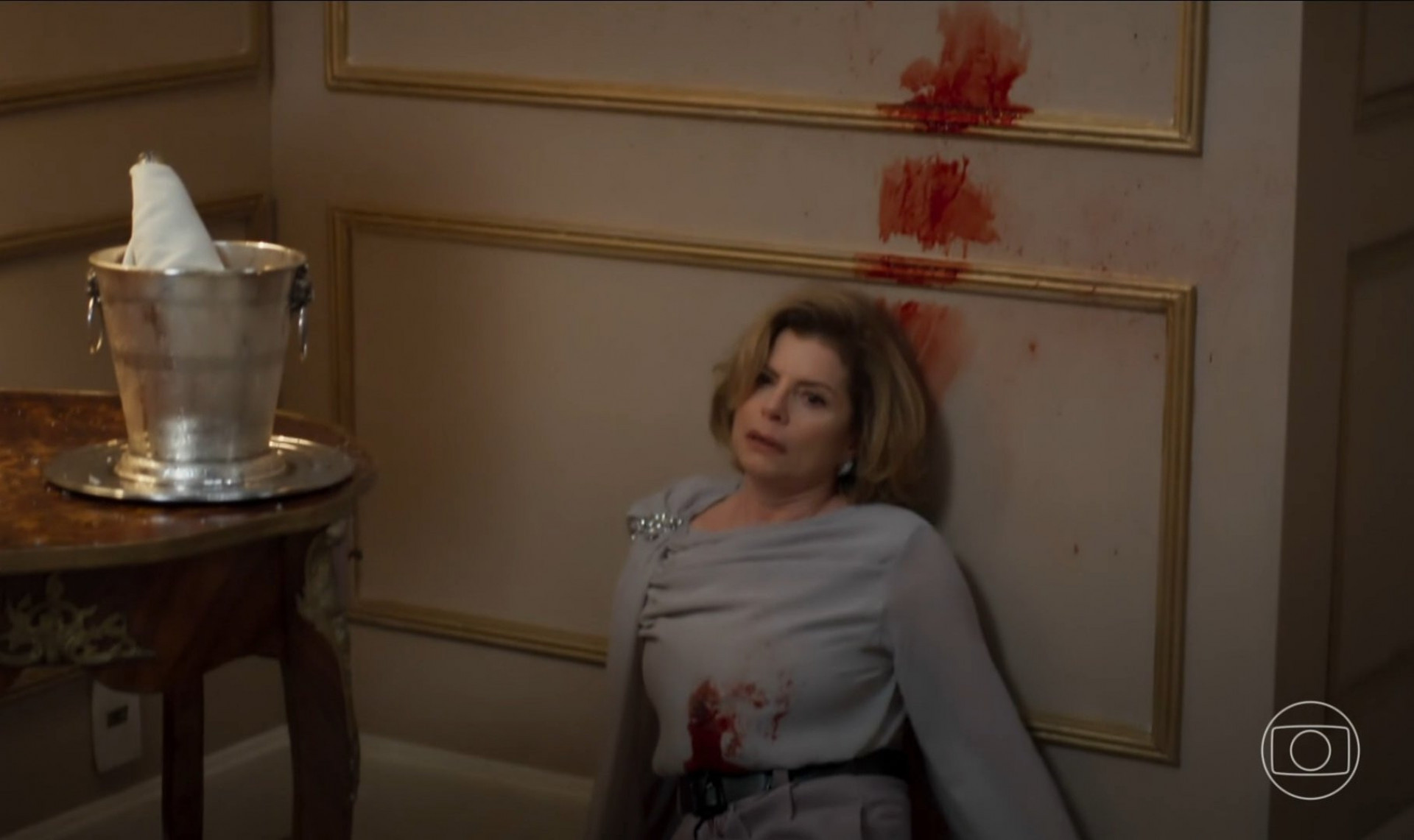 Odete Roitman (Debora Bloch) é assassinada na novela 'Vale Tudo', da TV Globo - Reprodução / X