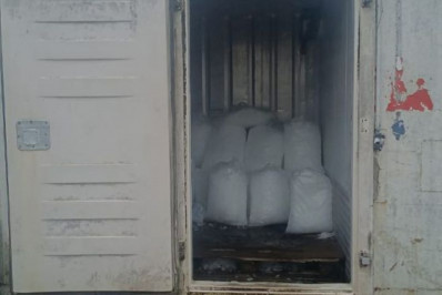 Operação em Rio das Ostras fecha fábrica de gelo clandestina e acende alerta sobre bebidas adulteradas