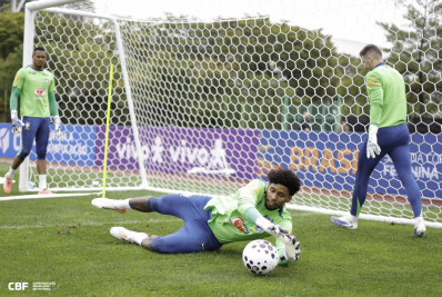 Hugo Souza é escalado como titular por Ancelotti em último treino na Coreia do Sul