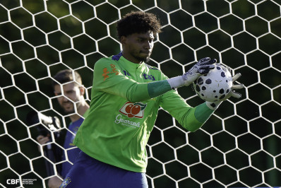 Hugo Souza agradece 'reconhecimento' de Ancelotti na Seleção: 'Muito feliz'