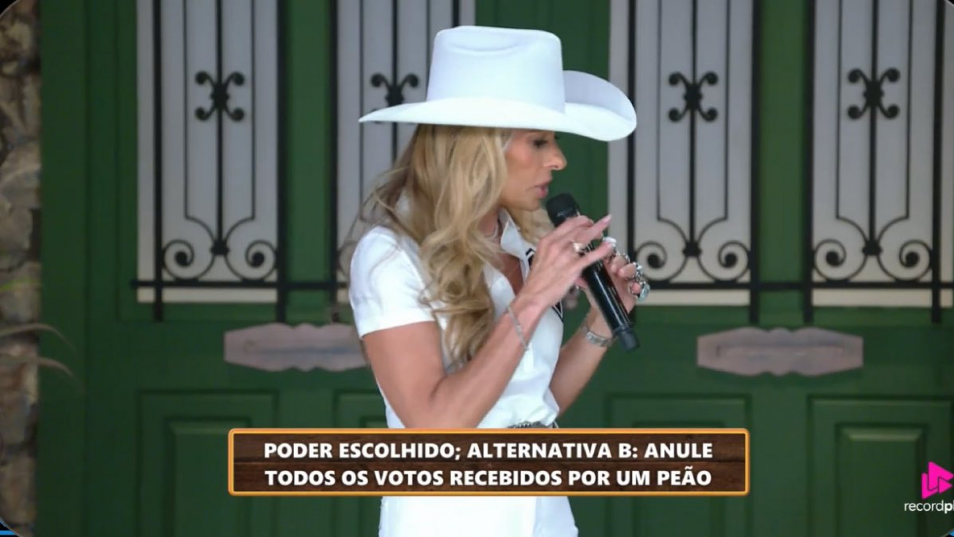 Adriane Galisteu revelou poder da chama laranja definido pelo público  - Reprodução/X