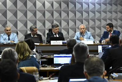 Ex-presidente do INSS se nega a responder perguntas de relator da CPI 